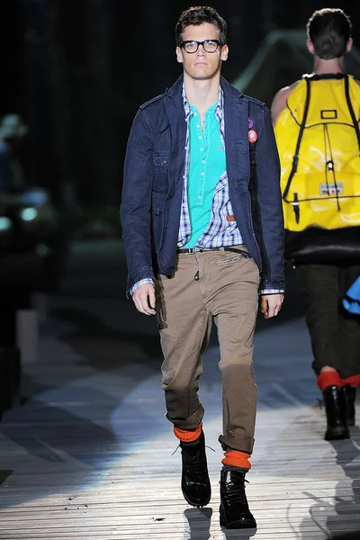 Look 11